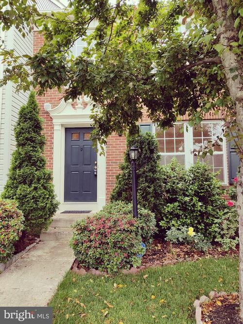 211 Shirley Sq Se, LEESBURG, VA, 20175-6121 | Card Image