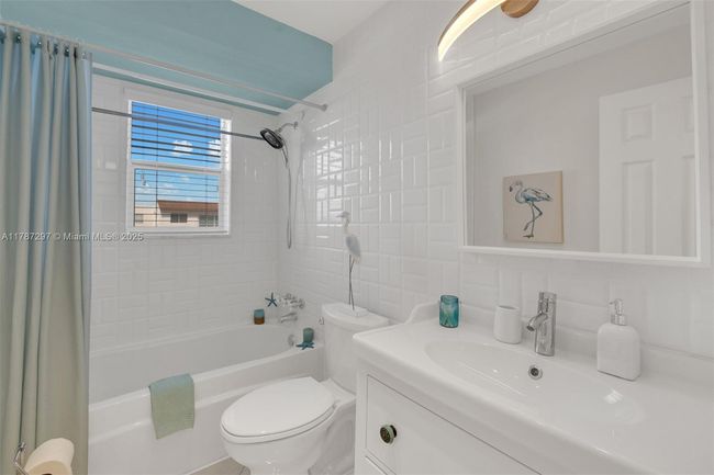 APT-404 - 2861 Somerset Dr, Condo with 2 bedrooms, 2 bathrooms and null parking in Lauderdale Lakes FL | Image 11