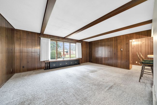 Family rm, Bow window & Storage under window seat | Image 11