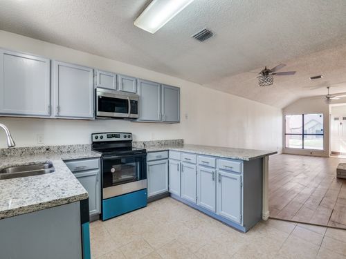 917 Westover Dr, Lancaster, TX, 75134-3728 | Card Image