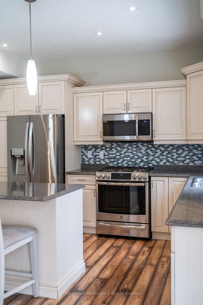 2 Oak Ridge Dr, House other with 4 bedrooms, 4 bathrooms and 8 parking in Stirling ON | Image 21
