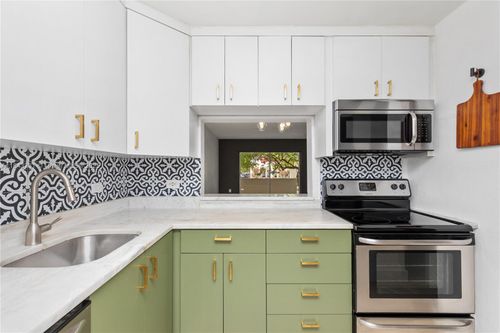 apt-b202-6890 N Kendall Dr, Pinecrest, FL, 33156-1582 | Card Image