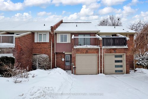 71 Ecclesfield Dr, Scarborough, ON, M1W2Y3 | Card Image