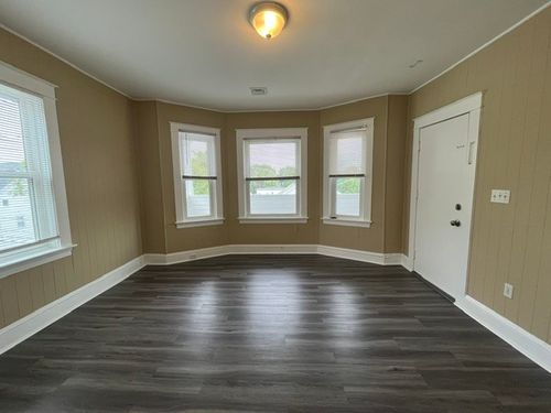 3f-70 Oliver St, Bristol, RI, 02809-2396 | Card Image