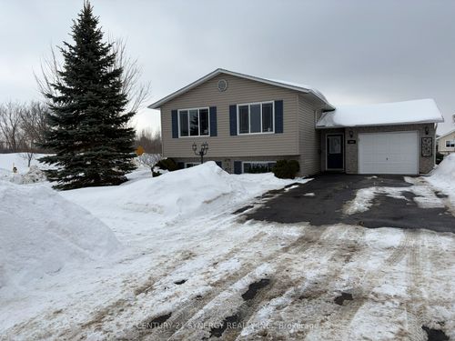 400 Sweezey Crt, Pembroke, ON, K8A8S3 | Card Image