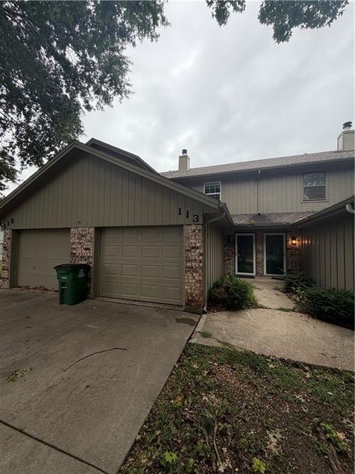 113 Ne Greystone Dr, Lee's Summit, MO, 64086-6325 | Card Image
