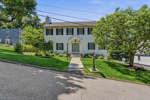 70 Orchard Pl, Thornwood, NY, 10594-1411 | Card Image
