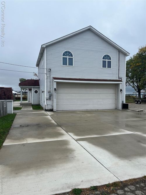 7843 Stark Dr, Clay, MI, 48001-3031 | Card Image