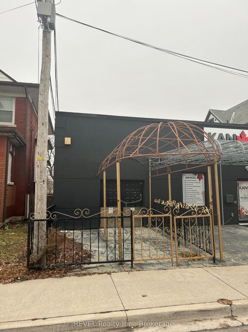 4683 Crysler Ave, Niagara Falls, ON, L2E3V7 | Card Image