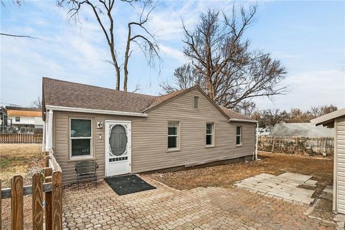 10402 E Kentucky Rd, Independence, MO, 64053-1452 | Card Image