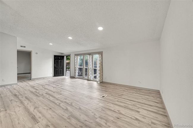 4211 E 100 Th Ave, Home with 3 bedrooms, 2 bathrooms and 2 parking in Thornton CO | Image 9