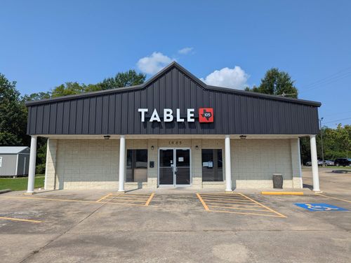 1465 N Main St, Vidor, TX, 77662-3009 | Card Image