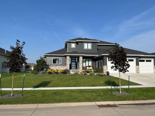 324 25th Ave E, West Fargo, ND, 58078-5018 | Card Image