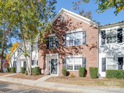 985 Heritage Parkway, Townhouse with 3 bedrooms, 2 bathrooms and null parking in Fort Mill SC | Image 1