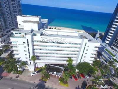 528 - 6345 Collins Ave, Condo with 0 bedrooms, 1 bathrooms and null parking in Miami Beach FL | Image 1