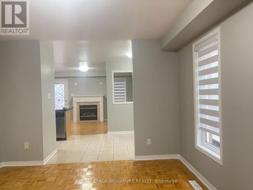 upper-56 National Pine Dr, Maple, ON, L6A3M3 | Card Image