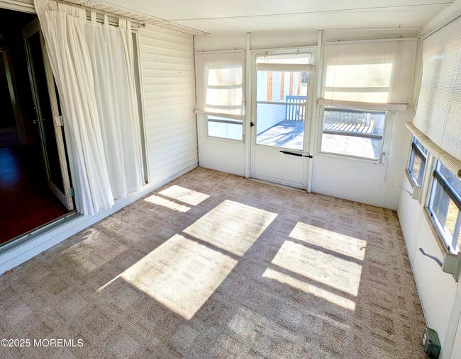 Enclosed Porch | Image 25
