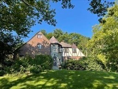 16 Alberta Rd, Chestnut Hill, MA, 02467-3171 | Card Image