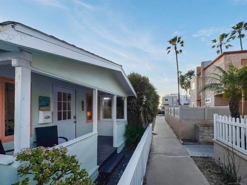 809 Sunset Ct, San Diego, CA, 92109-7025 | Card Image