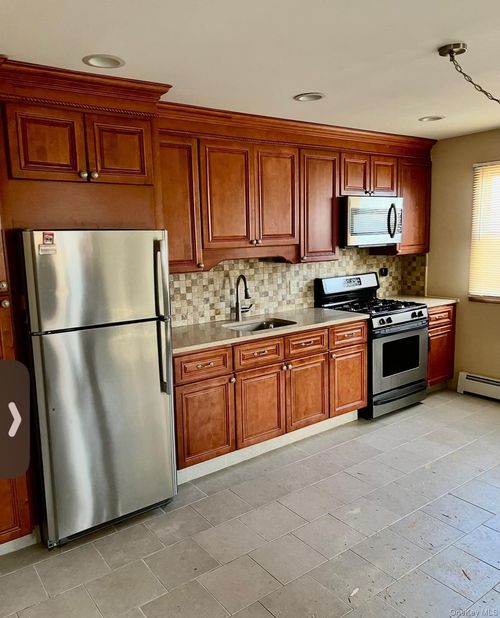 17 5th Ave, Westbury, NY, 11590-4381 | Card Image