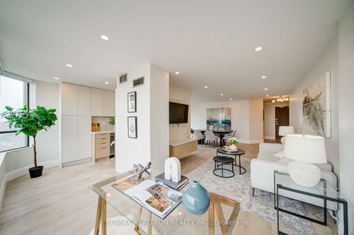 1103-7420 Bathurst St, Thornhill, ON, L4J6X4 | Card Image