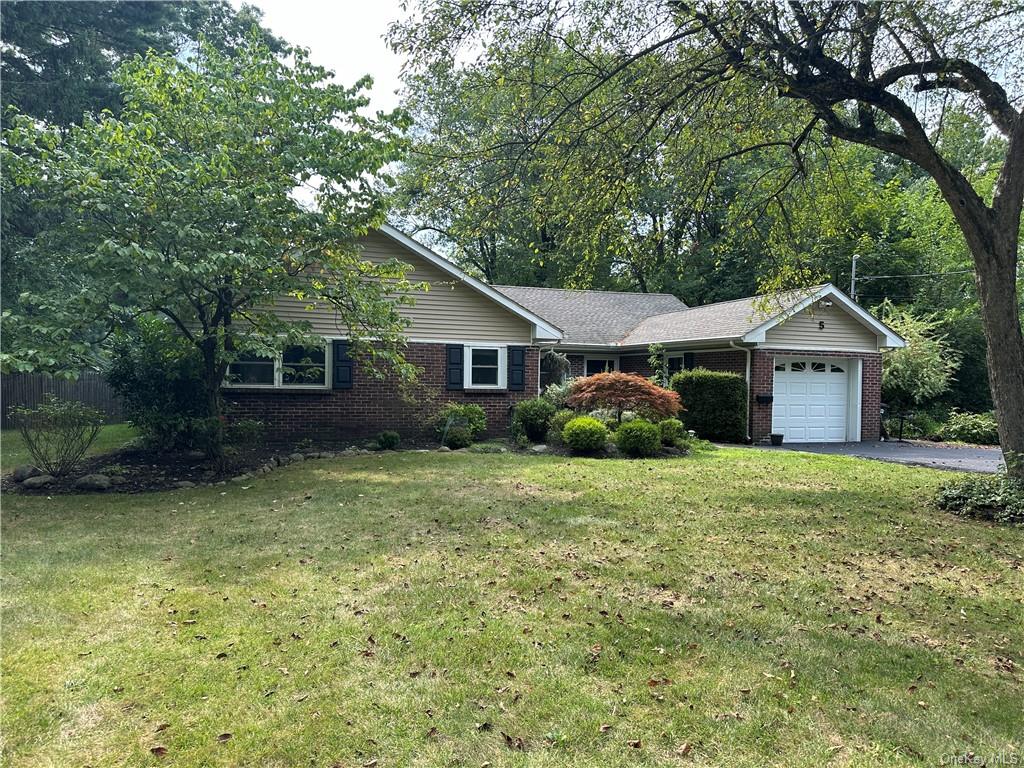 Fredric St, Nanuet, NY 10954