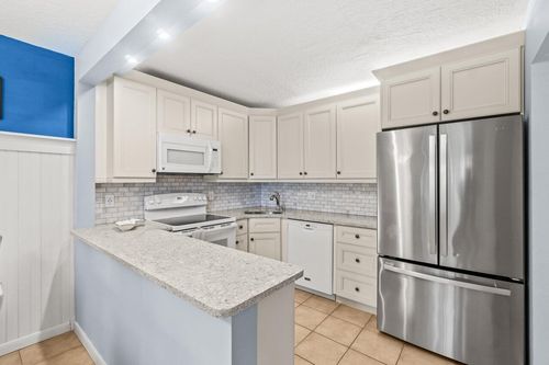 b1-234 Pine Hov Cir, Greenacres, FL, 33463-9242 | Card Image