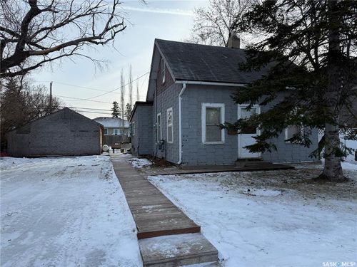 1035 Carleton St, Moose Jaw, SK, S6H3A3 | Card Image