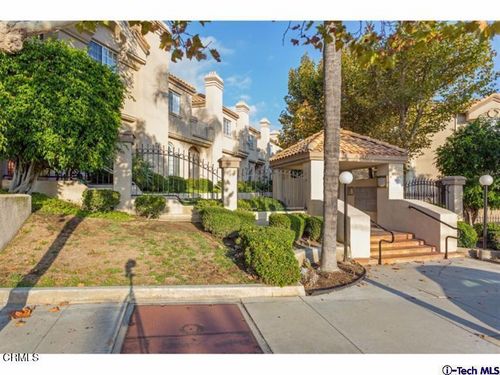 117-4520 Pennsylvania Ave, La Crescenta, CA, 91214-3757 | Card Image