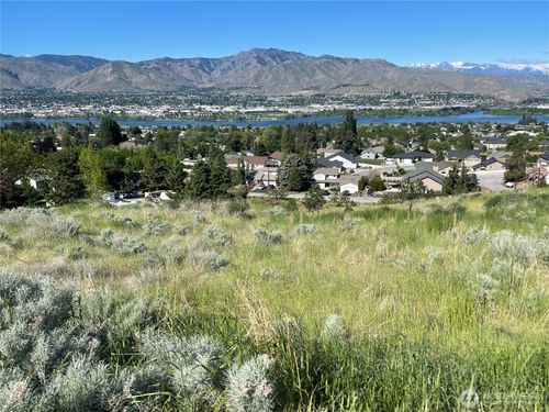 2714 Casa Mia Dr, East Wenatchee, WA, 98802-3975 | Card Image