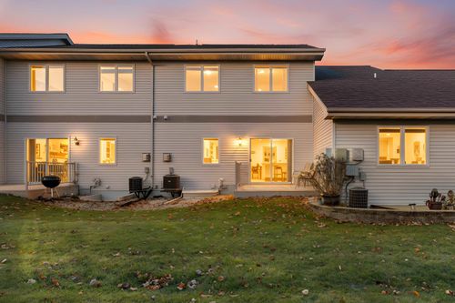 388 Alpine Meadow Cir, Oregon, WI, 53575-3832 | Card Image