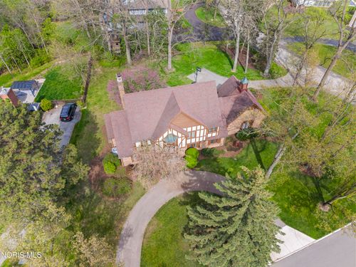 2744 Riva Ridge Rd, Ottawa Hills, OH, 43615-2140 | Card Image