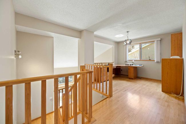 28 Stradwick Way Sw, Home with 3 bedrooms, 3 bathrooms and 2 parking in Calgary AB | Image 13