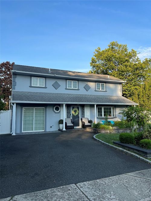 7 Bark Ave, Central Islip, NY, 11722-4005 | Card Image