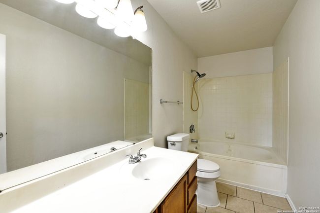 9042 Twinceek Farm, House other with 3 bedrooms, 3 bathrooms and null parking in Converse TX | Image 29