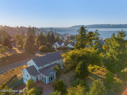 1320 15th St, Astoria, OR, 97103-3836 | Card Image