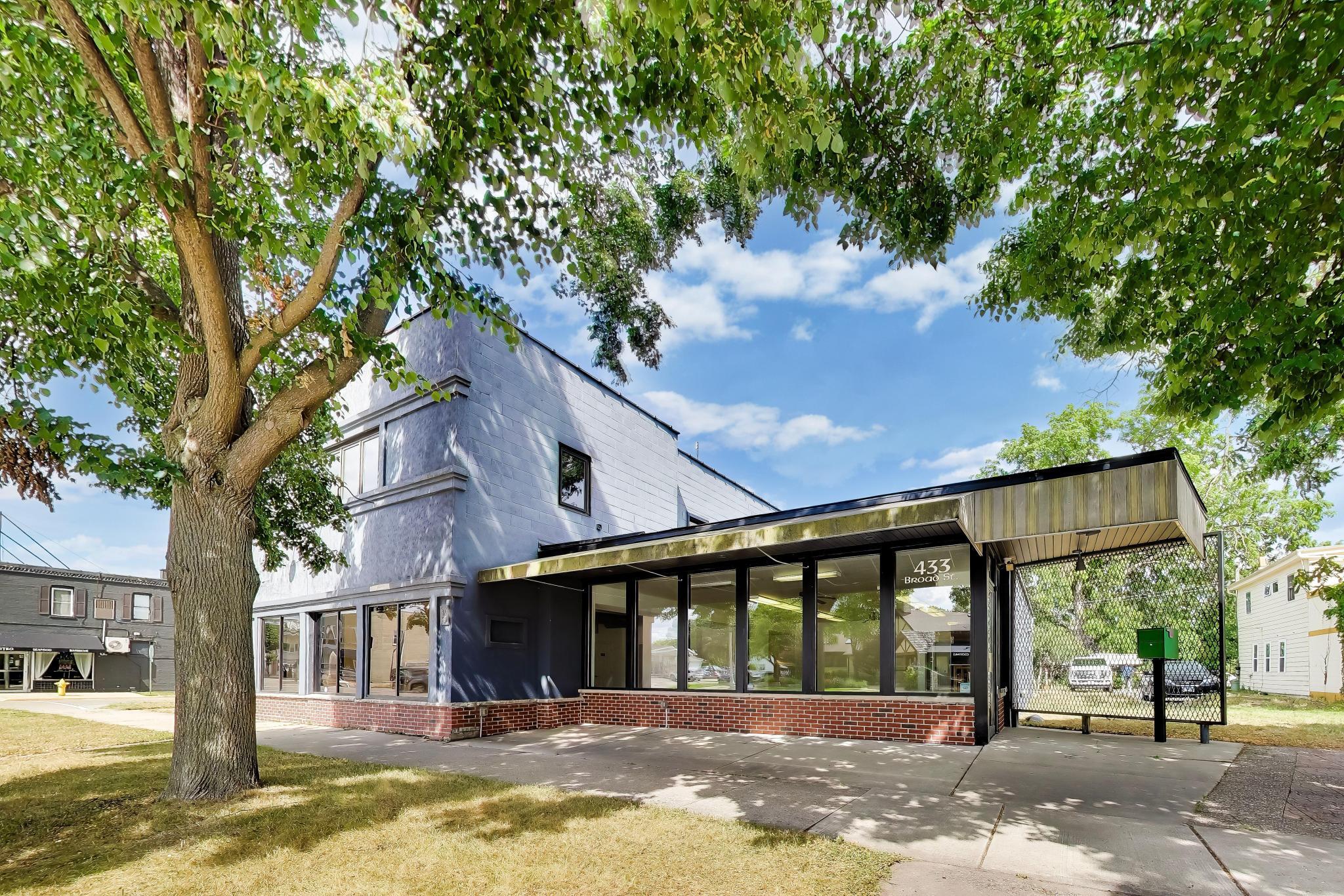 433 Broad St, Lake Geneva, WI 53147