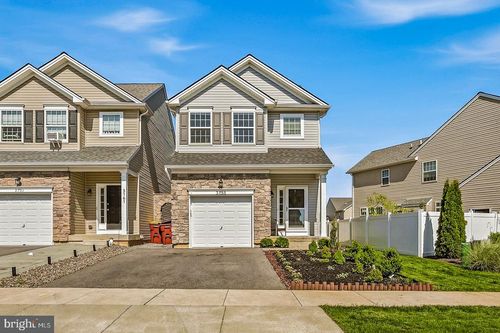 3155 W Huntington Ln, FORKS TOWNSHIP, PA, 18040 | Card Image