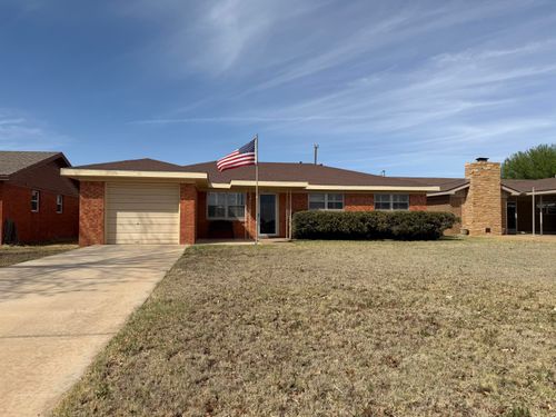 209 E 4th St, Denver City, TX, 79323-3207 | Card Image