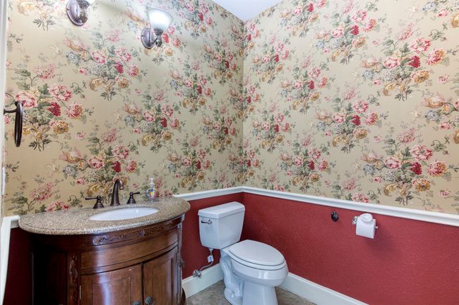 Upstairs full bath. | Image 23