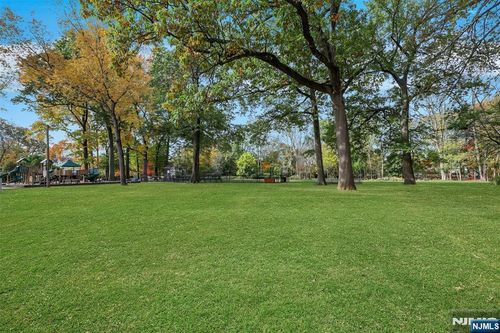 1093 Sheridan St, New Milford, NJ, 07646-2419 | Card Image