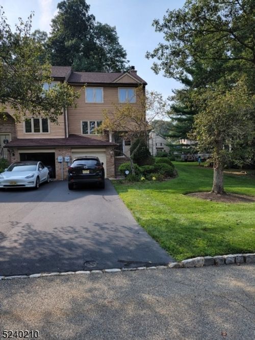 55 Stockton Ct, Morris Plains, NJ, 07950-3405 | Card Image