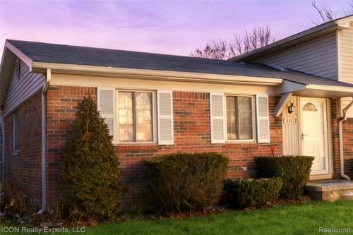 17700 Koogler St, Clinton Township, MI, 48038-1756 | Card Image