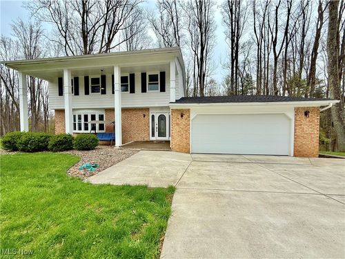 10 Ashwood Dr, Vienna, WV, 26105-3310 | Card Image