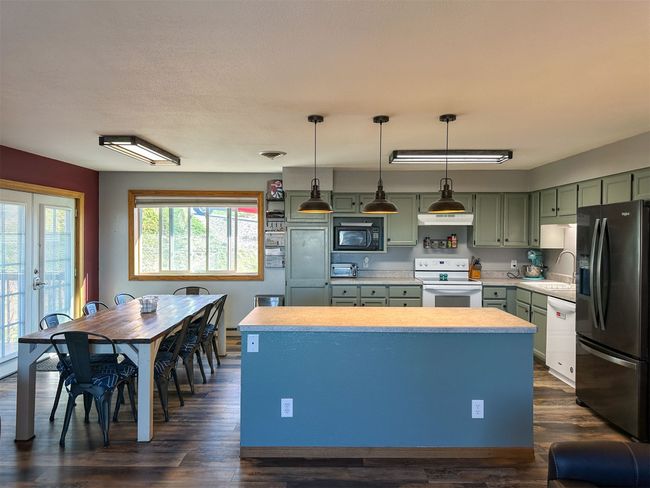 Open concept kitchen/living/dining | Image 26