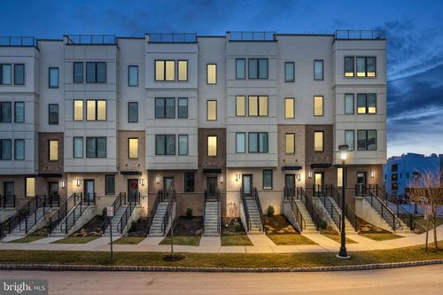 910 Laurens Aly, KING OF PRUSSIA, PA, 19406-2496 | Card Image