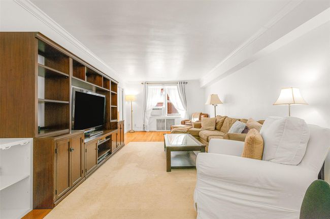 APT-3B - 72 112 Th St, Home with 2 bedrooms, 1 bathrooms and null parking in Forest Hills NY | Image 6