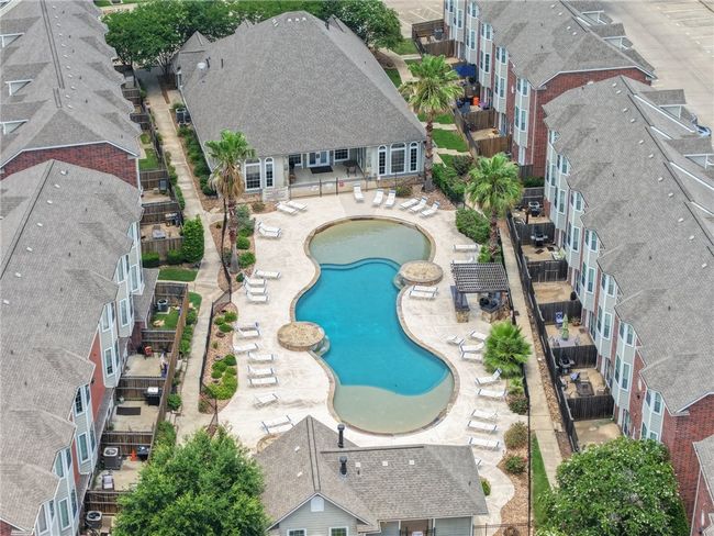 View of swimming pool | Image 17