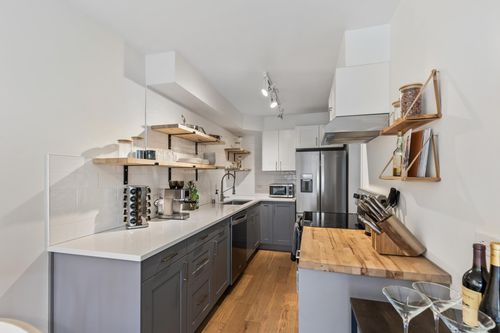 apt-2l-2928 Dean Pkwy, Minneapolis, MN, 55416-4493 | Card Image