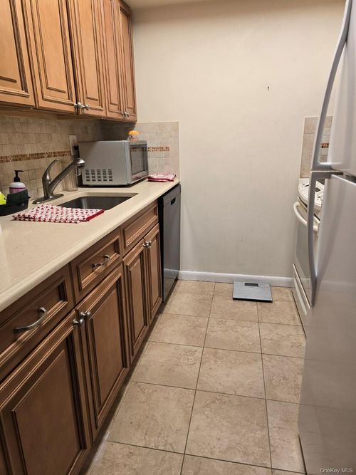 apt-3d-142 Main St, Mineola, NY, 11501-3948 | Card Image